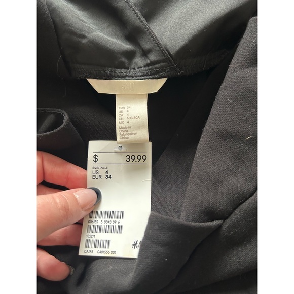 NWT size 4 black mini dress - Picture 3 of 3